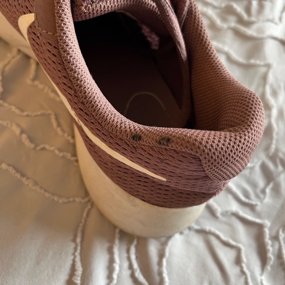 Nike Tanjun Lightweight Running Sneakers - Picture 3 of 5